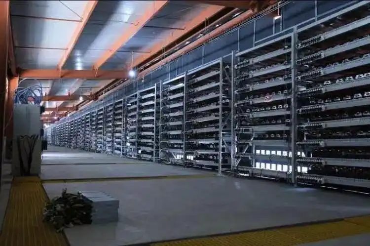Mining farm with multiple rigs